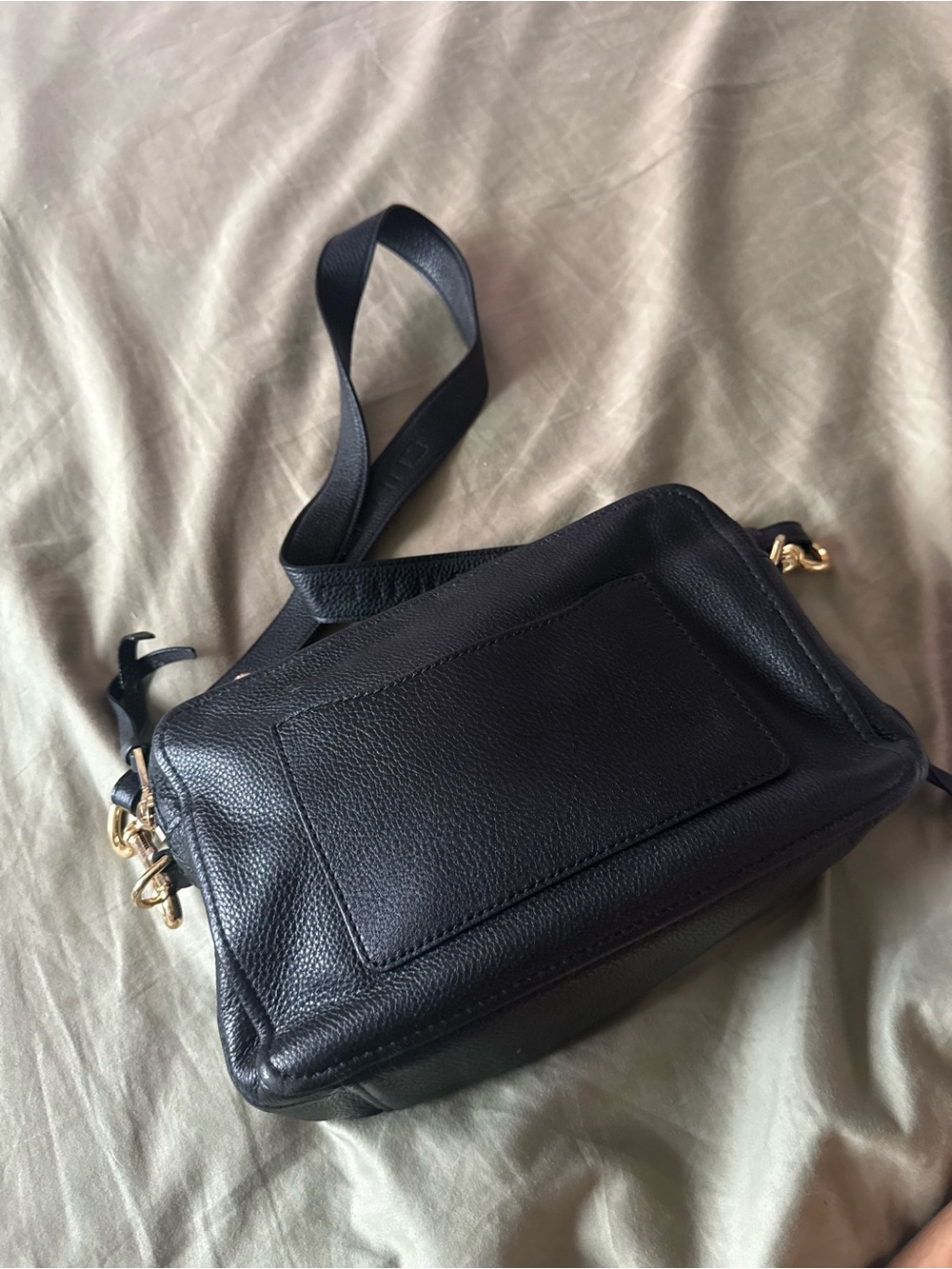 Marc Jacobs Black Leather Crossbody Camera Bag with Gold Accent - Picture 3 of 5